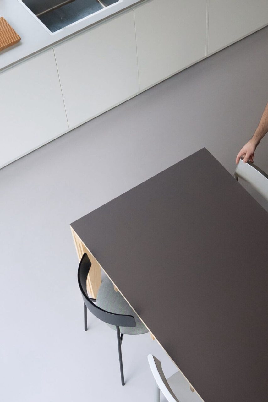 Op maat ontwerp tafel design commissioned table diner dining eettafel Zwolle Nederland Overijssel hout design wooden